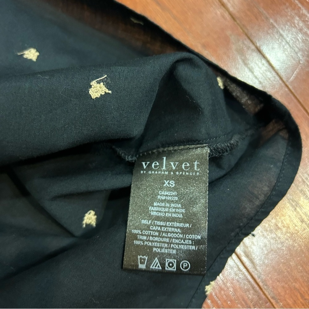 $169 Velvet by Graham & Spencer Ania Embroidered Boho Top size XS black Vneck - Picture 11 of 11